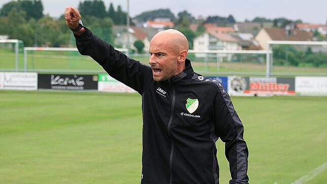 Patrick Hagg, Trainer des TSV Aach-Linz, muss nach einem spannenden Spiel und 2:3 gegen Mühlhausen ohne Punkte vom Platz.