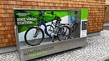 Hier können Radler ihre Zweiräder kostenlos reinigen. Bild: Sebastian Barthmes