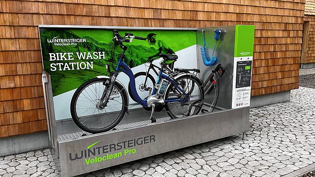 Hier können Radler ihre Zweiräder kostenlos reinigen. Bild: Sebastian Barthmes