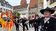 Heimpremiere für Florian Messmer: Der neue Chef der Zimmermannsgilde gab auf der Hofstatt erstmals das Kommando beim Narrenbaumstellen. ...