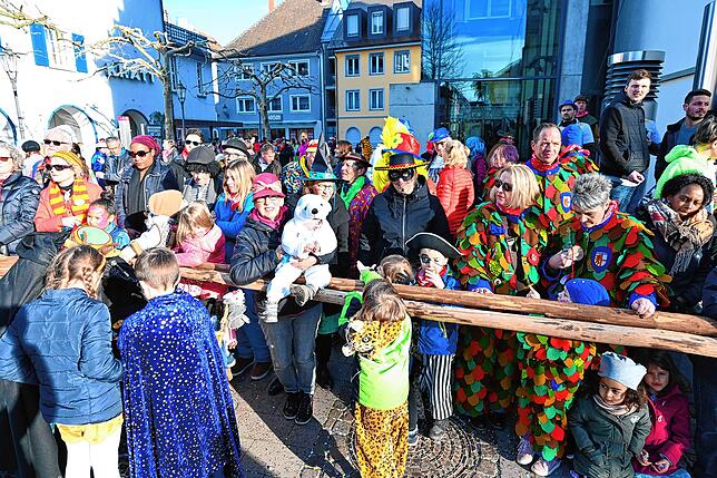 Bild 5: Alle Bilder vom Narrenbaumstellen der Narrizella Ratoldi auf dem Marktplatz