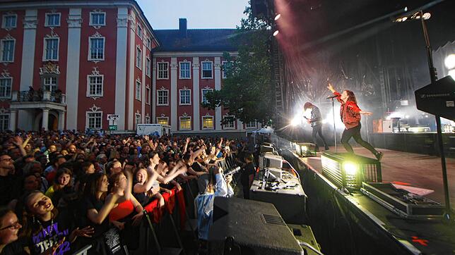 Silbermond sorgten am Samstag für einen ausverkauften Schlossplatz.