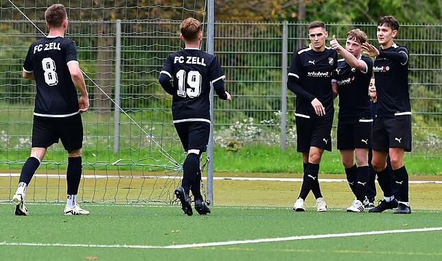 Bild 1: FC Zell besiegt den SV Waldhaus mit 3:0 – und wir haben Bilder!