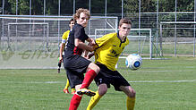 Der SV Denkingen (rechts Manuel Rothmund) darf nach dem 2:1-Heimsieg gegen den SV Deggenhausertal (links Andreas Seubert) weiter auf ...