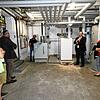 Ortsbaumeister Andreas Gantert (vorne links) schilderte dem Dogerner Gemeinderat die Funktion der neuen Heizungsanlage für deren ...