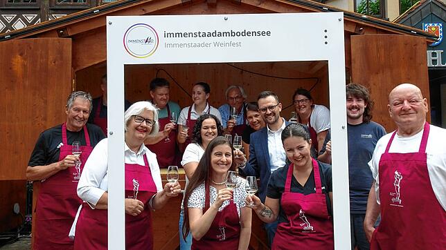In den Startlöchern für das Immenstaader Weinfest: Die Vertreter der Vereine sind gut gerüstet mit Weinen und kulinarischen Genüssen für ...
