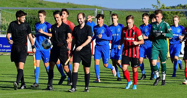 Bild 1: U19 des SC Freiburg besiegt die U18 des Team Aargau beim SV Waldhaus mit 6:0 &ndash; wir haben die Bilder!