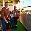 Klaus und Gloria Eisele beteiligen sich am Sonntag um 18 Uhr mit Cajon und Akkordeon an der gemeinsamen Musikaktion auf ihrem Balkon im ...
