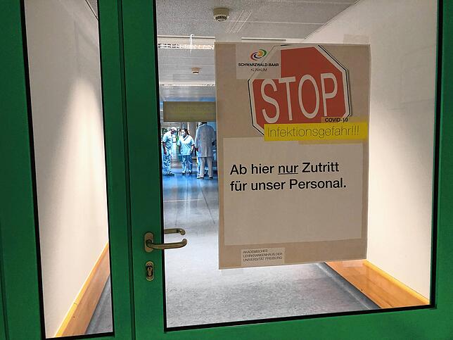 In der Donaueschinger Corona-Klinik herrschen strenge Hygienevorschriften, um die Ausbreitung des Virus zu verhindern.