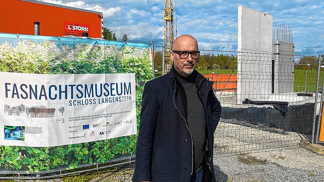 Michael Fuchs, Präsident des Fasnachtsmuseums Schloss Langenstein, ist mit dem Baufortschritt zufrieden. Viele Arbeiten werden in ...