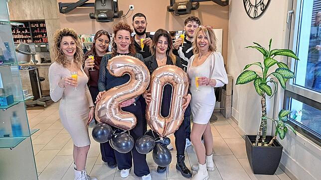 Das Team vom Haartudio Stilissimo in Luttingen, bietet seit 20 Jahren Service und Qualität für zufriedene Kunden. Auf dem Bild (von ...