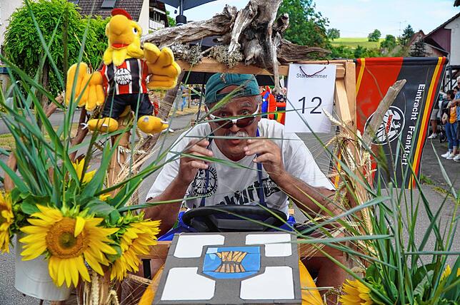 Bild 5: Ausgelassene Stimmung bei dem Dorffest in Tengen-Watterdingen