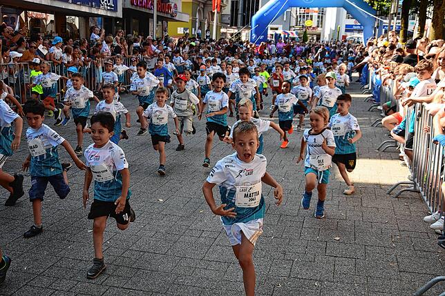 Bild 9: So viele sind beim 14. Trompeterlauf in Bad Säckingen dabei! Hier die Bilder der jüngsten Läufer