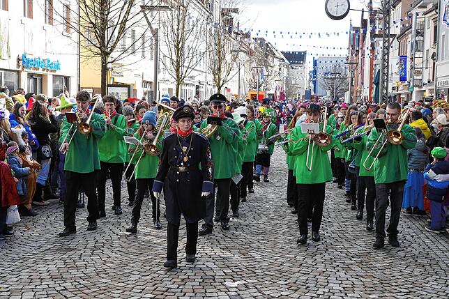 Bild 15: Die besten Bilder vom Schmutzigen Donnerstag in Donaueschingen: Kinderumzug begeistert!