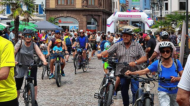 Auch der Bad Säckinger Münsterplatz wird im Rahmen des Slow Up Hochrhein – hier im Jahr 2023 – wieder bespielt werden.