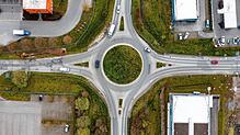 Der Kreisverkehr am neuen Markt ist beschädigt und muss repariert werden. Projektstart ist am Montag, 4. April.