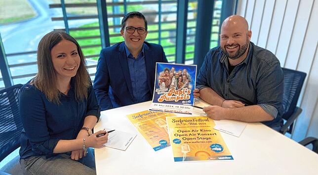 Sie freuen sich auf das Seeferien-Festival im Mai: Kathrin Mutter (links) und Manuel Dillmann (rechts) von der Touristinformation sowie ...