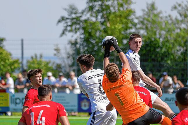 Bild 11: SV 08 Laufenburg siegt 5:2 im ersten Relegationsspiel beim FC Pfaffenweiler – wir haben Fotos!