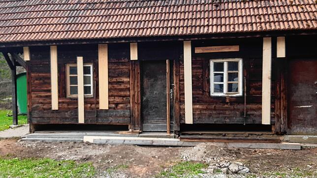 Die Schindelwaldhütte lädt entlang des Rundwegs zu einer Pause ein.