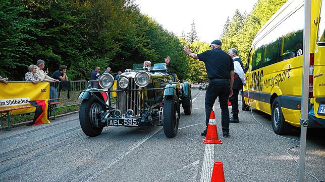 Georg Kaufmann mit seinem 1934er Lagonda Le Mans ist immer wieder mit Spaß dabei.