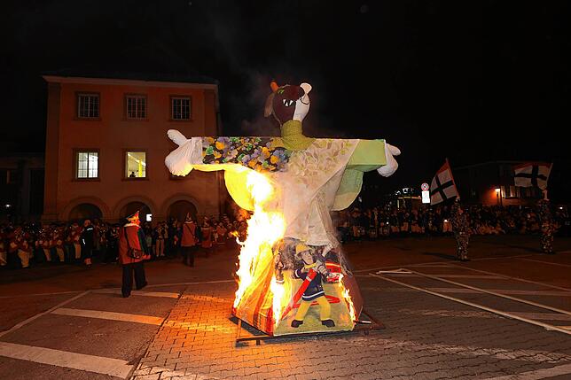 Bild 2: Fasnacht 2025 in Konstanz: So erlebt der Stephansplatz das flammende Spektakel