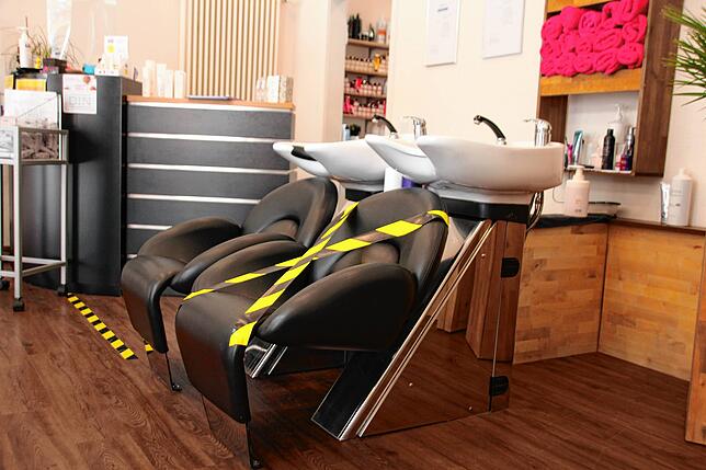 Bild 3: Die Freude über die Öffnung der Friseure ist groß &ndash; aber Probleme gibt es trotzdem