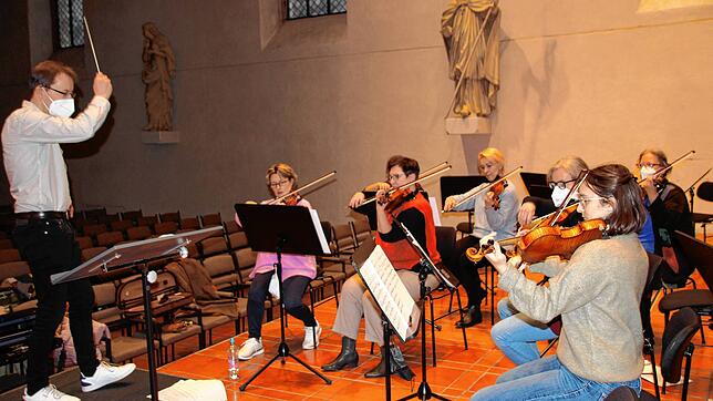 Intensiv proben die Musiker des Sinfonieorchesters Villingen Schwenningen auf die Neujahrskonzerte. Die Vorfreude der Musiker ist groß. ...