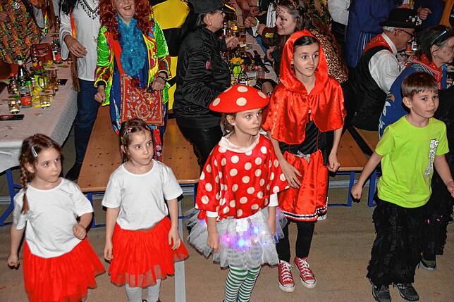 Bild 9: Bilder vom Urviecher-Ball in Bad Dürrheim