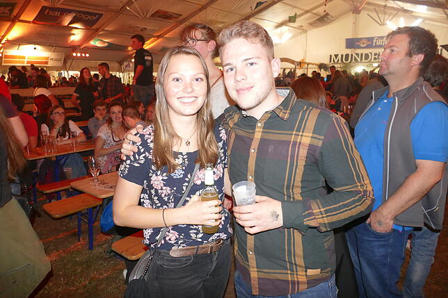 Bild 20: Am Brass-Abend bebt das Mundelfinger Festzelt