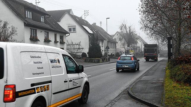 Die Zielstraße ist eine viel befahrene Durchfahrt des Stockacher Ortsteils Espasingen: Vor allem Lastwagen sollen durch die Umfahrung ...