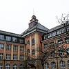 Das Heinrich-Suso-Gymnasium. Der Bau soll klimasaniert werden. Die geplanten Kosten: Bis zu 4,7 Millionen Euro.