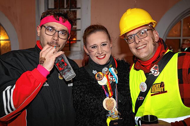 Bild 35: Konstanzer Straßenfasnacht 2025: Am Fasnachtssamstag werden Besenwirtschaften gestürmt