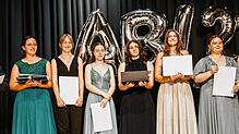 Die Fachpreisträger der Klassenstufe zwölf des Georg-Büchner-Gymnasiums Rheinfelden (von links): Nikolas Kassubek, Sophia Ebner, Heidi ...