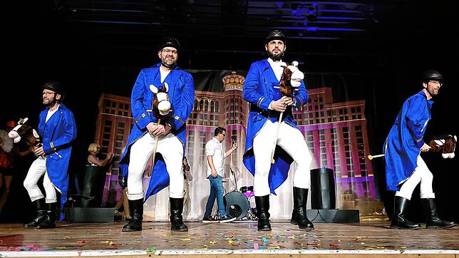 Bild 3: Viva Las Vegas &ndash; Bilder vom Holzhauerball im Milchwerk (1)