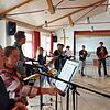 Die Sänger des Fidelis-Musicals bei der Probe. Uraufführung von &bdquo;Fidelis &ndash; Das Musical&ldquo; in der Stadthalle Sigmaringen ...