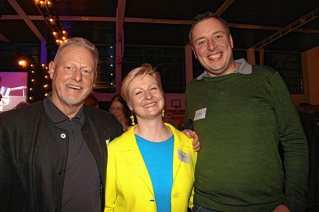 Architekt Klaus Rombach mit Silke und Kai-Uwe Zeitz, FW-Gemeinderat.