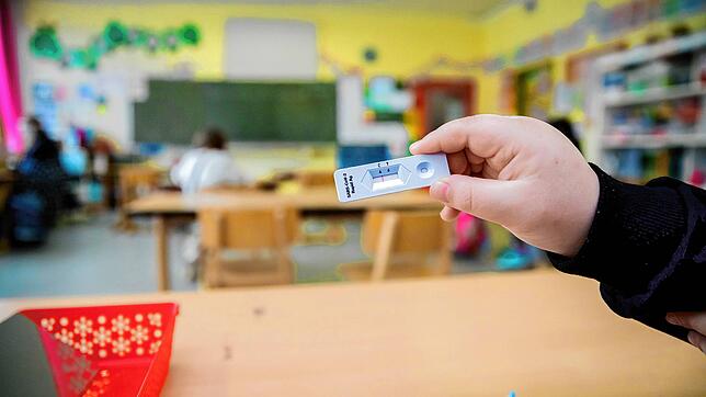 Schnelltest, dann erst Vokabeltest: Für Schülerinnen und Schüler in Baden-Württemberg gelten mindestens bis Ostern strenge Testregeln. ...