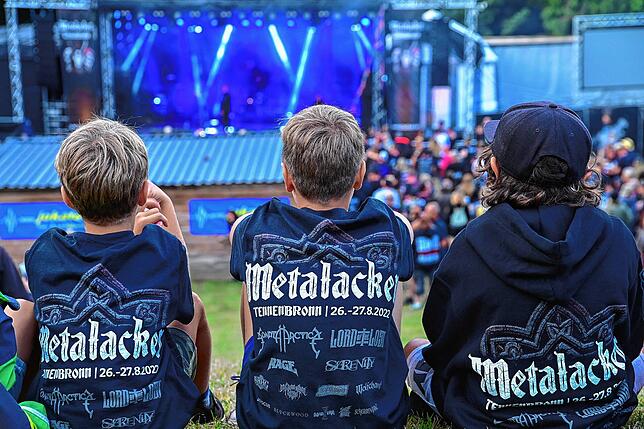 Da muss man nicht fragen, für wessen Veranstaltung das Herz dieser jungen Fans schlägt.