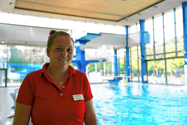 Sabrina Häßler ist Fachangestellte für Badebetriebe und kümmert sich um die Frühschwimmer im Minara.