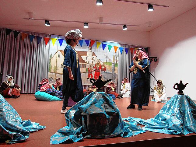 Auf einem orientalischen Markt zeigte sich der Gemischte Chor Menningen.