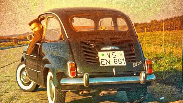 Glücklich und zufrieden: Patrick Bommer schaut aus seinem Fiat 770 S, Baujahr 1969. Diesen fuhr er rund fünf Jahre lang.