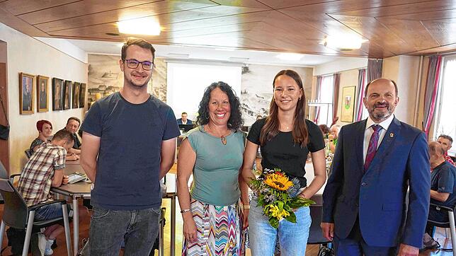 Die Volleyball-Spielerin Inga Ploetz vom Turnverein Furtwangen kann im Gemeinderat als Sportlerin des Monats Juni ausgezeichnet werden. ...