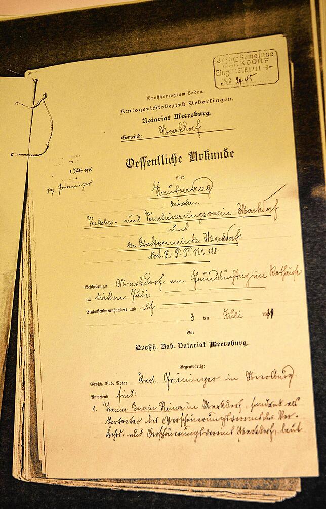 Die Stadt erwirbt den Turm 1911 vom Verschönerungsverein – hier die notarielle Beglaubigung. Quelle: Bestand des Markdorfer ...