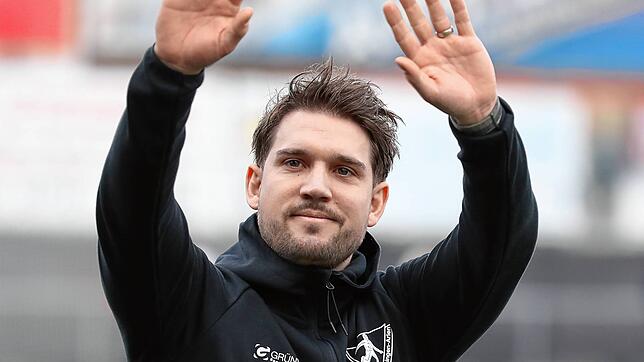 Trainer Oliver Sorg und der 1. FC Rielasingen-Arlen feiern einen 2:1-Auswärtssieg beim FC Teningen.