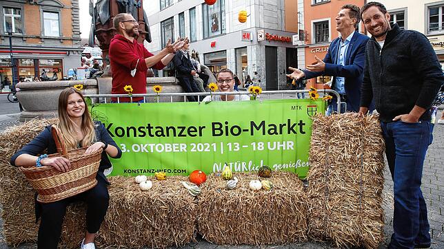 In Rekordzeit haben (von links) MTK-Mitarbeiterin Madelena Winterhalter, Treffpunkt Vorsitzender Daniel Hölzle, MTK-Mitarbeiter Dennis ...
