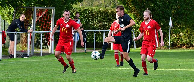 Bild 11: FC Wallbach muss mit einem 1:1 gegen den SV Buch zufrieden sein &ndash; und wir haben Bilder!