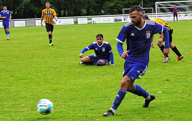 Bild 11: Favorit SV BW Murg siegt im Dauerregen gegen den SV Nöggenschwiel mit 3:1 &ndash; und wir haben die Bilder!
