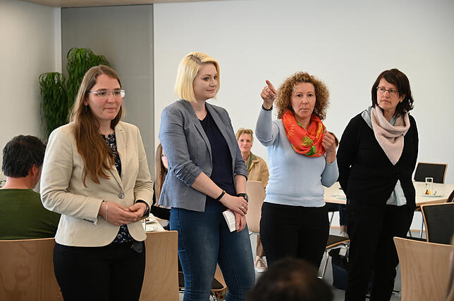 Die drei Religionsgemeinschaften in Mönchweiler stellen sich vor (von links): Angelika Fürderer von der katholischen Kirche, Lisa Koch ...