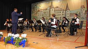 Traditionell umrahmt der Immendinger Akkordeonverein Junge Donau den Neujahrsempfang. Die Leitung hat Dirigent Eric Dann. Archivbild: ...