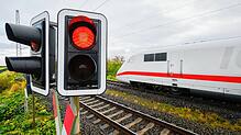 Die Strecke zwischen Mannheim und Stuttgart wird ab dem 17. April gesperrt, auch weitere Bahnsperrungen über Ostern fordern Reisende heraus.